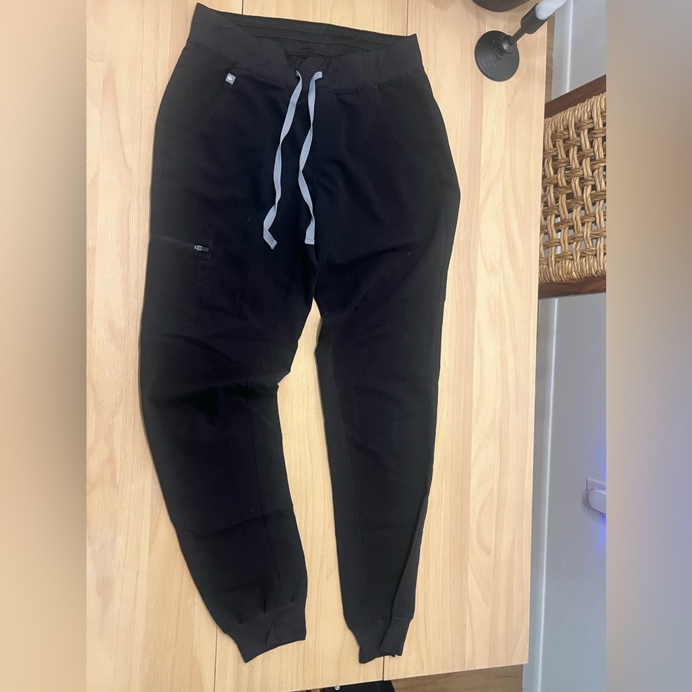 FIGS Zamora scrub jogger